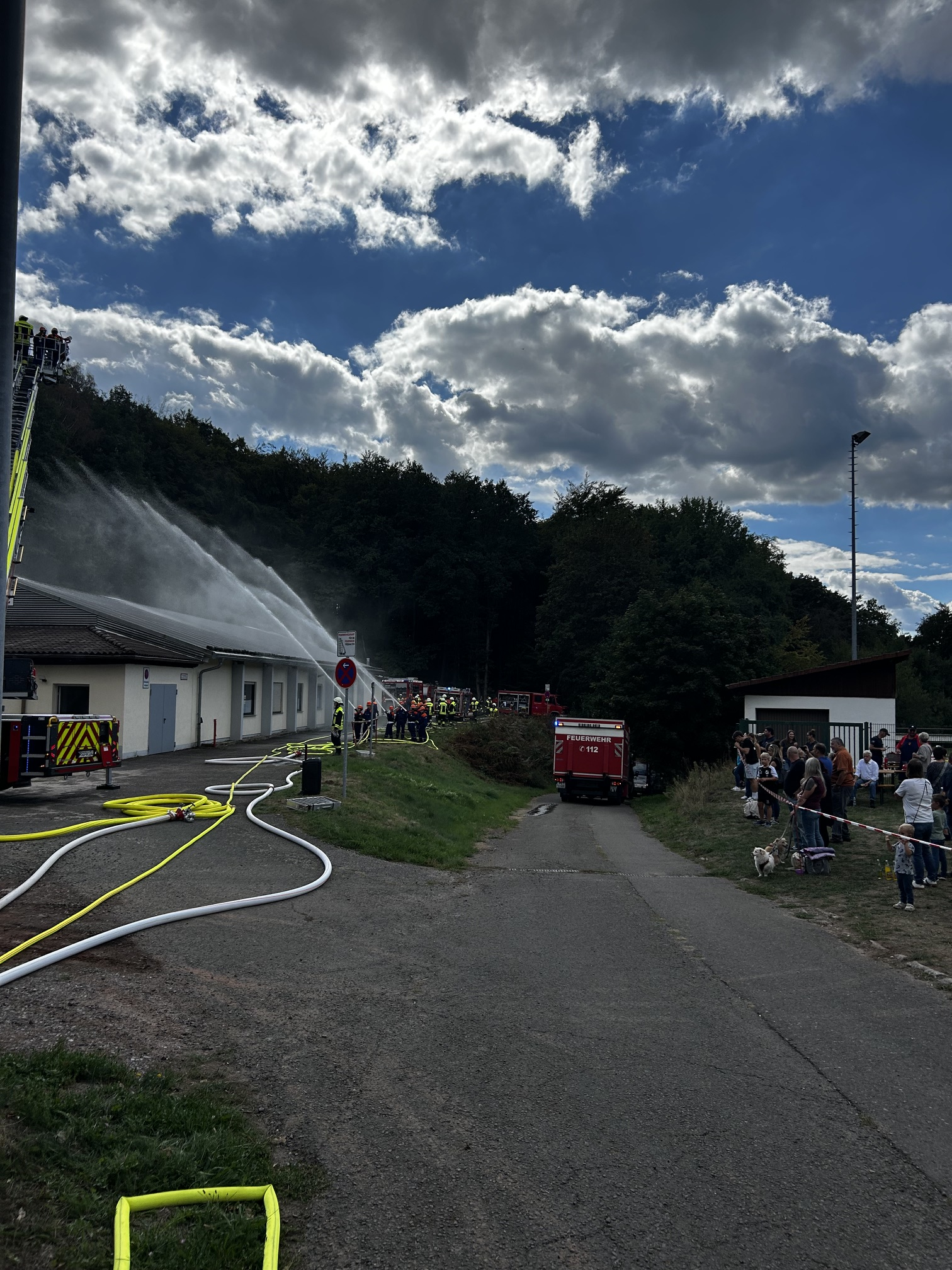 Jugendfeuerwehr Abschlussübung 2026 Beschädigte Gasleitung in der Straße