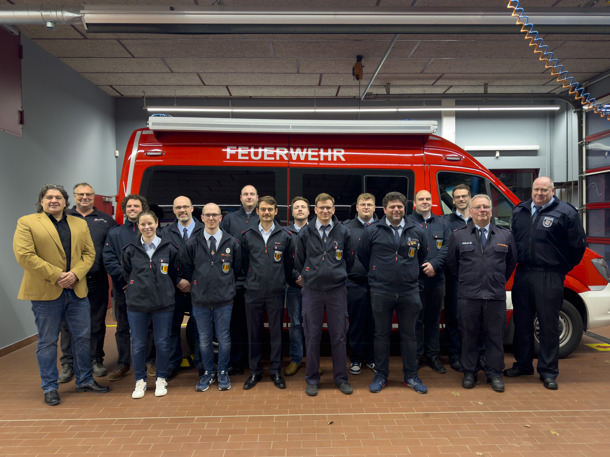 Feuerwehrführerschein für 12 Einsatzkräfte